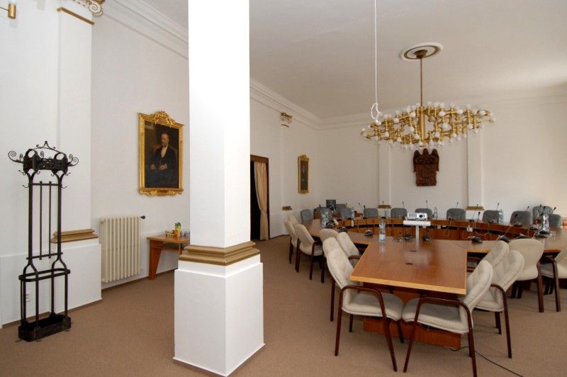 Jednací sál rady města má nový vzhled