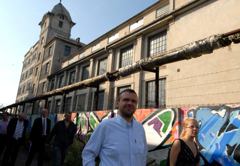 Primátor si prohlédl prostory budoucího 4x4 Cultural Factory na Světovaru