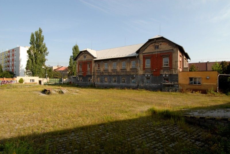 Za přítomnosti autorky studie Kateřiny Melenové navštívil (23.8.2011) primátor Martin Baxa prostory bývalého pivovarského areálu Světovar, aby se na místě seznámil s řešením revitalizace dvou objektů, ve kterých má vzniknout kulturní multifunkční prostor 4x4 Cultural Factory Světovar (4x4 CF). V březnu na svém jednání Rada města Plzně pověřila Útvar koordinace evropských projektů koordinací činností spojených s projektovou přípravou ve spolupráci se společností Plzeň 2015 a s termínem březen 2013.

Primárním cílem projektu je aktivizace a profesionalizace kulturních služeb v Plzni spojená s účinnou revitalizací a reanimací areálu Světovar.

4x4 CF má poskytovat moderní kulturní služby s přidanou hodnotou prostřednictvím nejširšího spektra umělců, neziskových organizací a dalších kulturních, komunitních a vzdělávacích občanských aktivit. V tomto smyslu se jedná o jedinečný a důležitý projekt v rámci Evropského hlavního města kultury 2015.