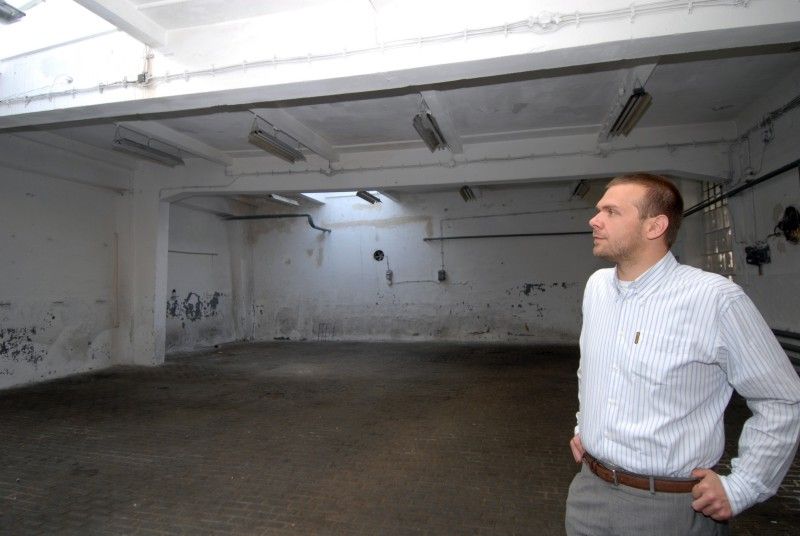 Za přítomnosti autorky studie Kateřiny Melenové navštívil (23.8.2011) primátor Martin Baxa prostory bývalého pivovarského areálu Světovar, aby se na místě seznámil s řešením revitalizace dvou objektů, ve kterých má vzniknout kulturní multifunkční prostor 4x4 Cultural Factory Světovar (4x4 CF). V březnu na svém jednání Rada města Plzně pověřila Útvar koordinace evropských projektů koordinací činností spojených s projektovou přípravou ve spolupráci se společností Plzeň 2015 a s termínem březen 2013.

Primárním cílem projektu je aktivizace a profesionalizace kulturních služeb v Plzni spojená s účinnou revitalizací a reanimací areálu Světovar.

4x4 CF má poskytovat moderní kulturní služby s přidanou hodnotou prostřednictvím nejširšího spektra umělců, neziskových organizací a dalších kulturních, komunitních a vzdělávacích občanských aktivit. V tomto smyslu se jedná o jedinečný a důležitý projekt v rámci Evropského hlavního města kultury 2015.