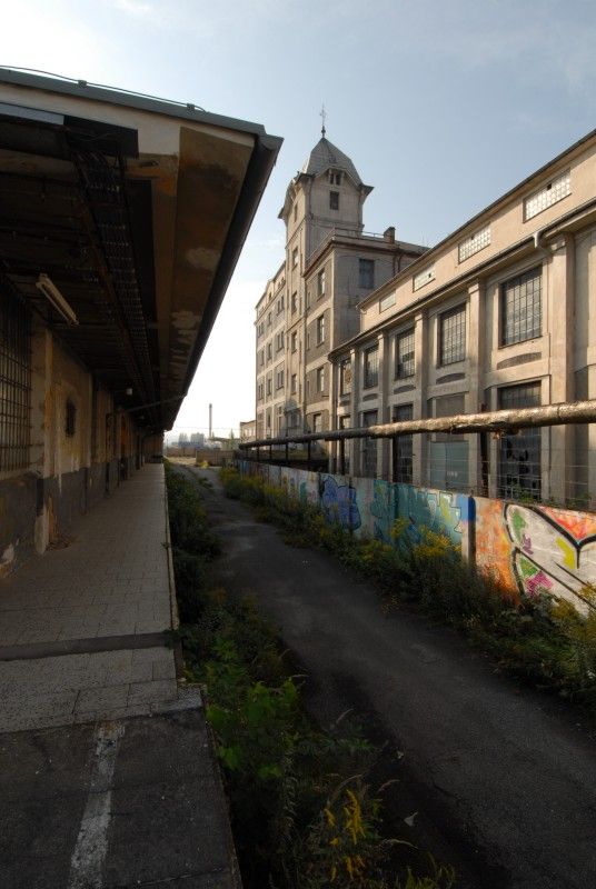 Za přítomnosti autorky studie Kateřiny Melenové navštívil (23.8.2011) primátor Martin Baxa prostory bývalého pivovarského areálu Světovar, aby se na místě seznámil s řešením revitalizace dvou objektů, ve kterých má vzniknout kulturní multifunkční prostor 4x4 Cultural Factory Světovar (4x4 CF). V březnu na svém jednání Rada města Plzně pověřila Útvar koordinace evropských projektů koordinací činností spojených s projektovou přípravou ve spolupráci se společností Plzeň 2015 a s termínem březen 2013.

Primárním cílem projektu je aktivizace a profesionalizace kulturních služeb v Plzni spojená s účinnou revitalizací a reanimací areálu Světovar.

4x4 CF má poskytovat moderní kulturní služby s přidanou hodnotou prostřednictvím nejširšího spektra umělců, neziskových organizací a dalších kulturních, komunitních a vzdělávacích občanských aktivit. V tomto smyslu se jedná o jedinečný a důležitý projekt v rámci Evropského hlavního města kultury 2015.