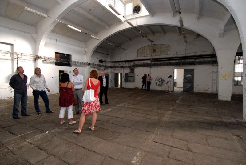 Za přítomnosti autorky studie Kateřiny Melenové navštívil (23.8.2011) primátor Martin Baxa prostory bývalého pivovarského areálu Světovar, aby se na místě seznámil s řešením revitalizace dvou objektů, ve kterých má vzniknout kulturní multifunkční prostor 4x4 Cultural Factory Světovar (4x4 CF). V březnu na svém jednání Rada města Plzně pověřila Útvar koordinace evropských projektů koordinací činností spojených s projektovou přípravou ve spolupráci se společností Plzeň 2015 a s termínem březen 2013.

Primárním cílem projektu je aktivizace a profesionalizace kulturních služeb v Plzni spojená s účinnou revitalizací a reanimací areálu Světovar.

4x4 CF má poskytovat moderní kulturní služby s přidanou hodnotou prostřednictvím nejširšího spektra umělců, neziskových organizací a dalších kulturních, komunitních a vzdělávacích občanských aktivit. V tomto smyslu se jedná o jedinečný a důležitý projekt v rámci Evropského hlavního města kultury 2015.