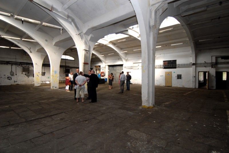 Za přítomnosti autorky studie Kateřiny Melenové navštívil (23.8.2011) primátor Martin Baxa prostory bývalého pivovarského areálu Světovar, aby se na místě seznámil s řešením revitalizace dvou objektů, ve kterých má vzniknout kulturní multifunkční prostor 4x4 Cultural Factory Světovar (4x4 CF). V březnu na svém jednání Rada města Plzně pověřila Útvar koordinace evropských projektů koordinací činností spojených s projektovou přípravou ve spolupráci se společností Plzeň 2015 a s termínem březen 2013.

Primárním cílem projektu je aktivizace a profesionalizace kulturních služeb v Plzni spojená s účinnou revitalizací a reanimací areálu Světovar.

4x4 CF má poskytovat moderní kulturní služby s přidanou hodnotou prostřednictvím nejširšího spektra umělců, neziskových organizací a dalších kulturních, komunitních a vzdělávacích občanských aktivit. V tomto smyslu se jedná o jedinečný a důležitý projekt v rámci Evropského hlavního města kultury 2015.