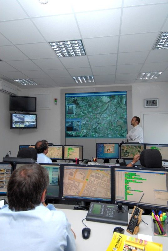 V souvislosti se záměrem města vybudovat novou dopravní základnu pro městské dopravní podniky navštívil (25.8.2011) primátor Martin Baxa generálního ředitele společnosti Michala Krause. Debata se ale rovněž vedla o stabilitě firmy, radou schváleném zvýšeném tarifu pro cestující městskou dopravou a nejbližších aktivitách společnosti.

V závěru návštěvy zavítal primátor na pracoviště nejmodernějšího dopravního dispečinku v republice, který společnost zprovoznila na konci roku 2010. Systém za více než čtyřicet miliónů korun umožňuje sledovat a operativně řídit pohyb každé tramvaje, autobusu nebo trolejbusu.