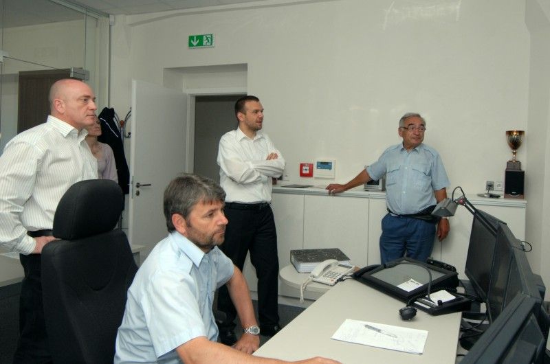 V souvislosti se záměrem města vybudovat novou dopravní základnu pro městské dopravní podniky navštívil (25.8.2011) primátor Martin Baxa generálního ředitele společnosti Michala Krause. Debata se ale rovněž vedla o stabilitě firmy, radou schváleném zvýšeném tarifu pro cestující městskou dopravou a nejbližších aktivitách společnosti.

V závěru návštěvy zavítal primátor na pracoviště nejmodernějšího dopravního dispečinku v republice, který společnost zprovoznila na konci roku 2010. Systém za více než čtyřicet miliónů korun umožňuje sledovat a operativně řídit pohyb každé tramvaje, autobusu nebo trolejbusu.