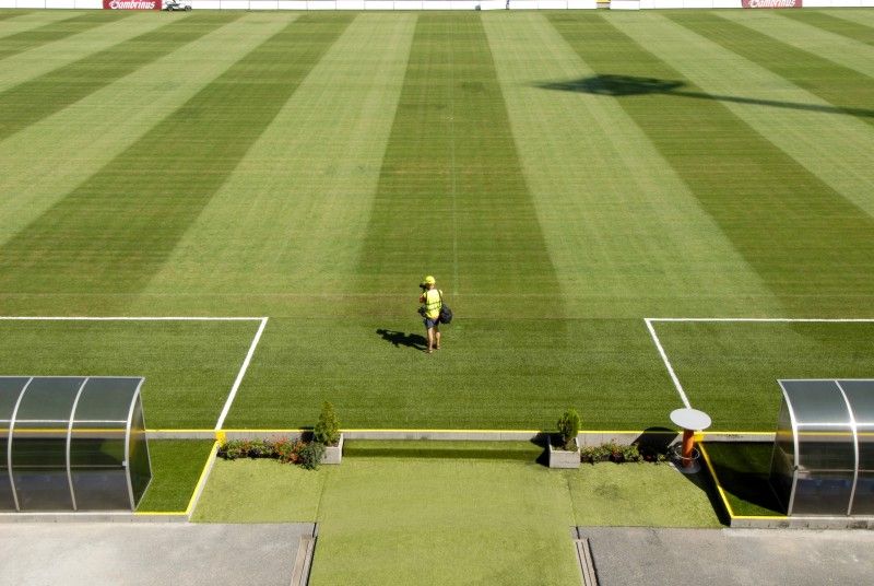 Při pondělním zápase Gambrinus ligy FC Viktoria s AC Sparta Praha budou mít fanoušci k dispozici také sedačky jižní a severní tribuny. Úřad dnes povolil jejich předčasné užívání.