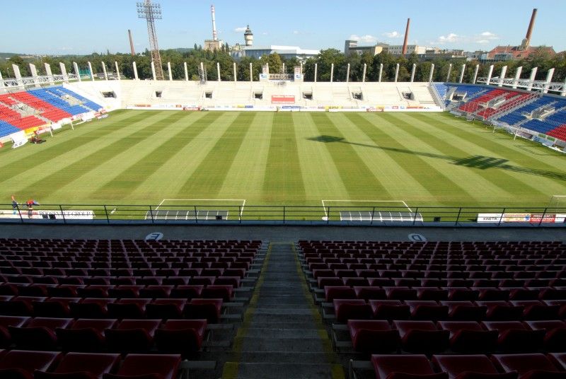 Rekonstrukce fotbalového stadionu ve Štruncových sadech (25.8.2011)
