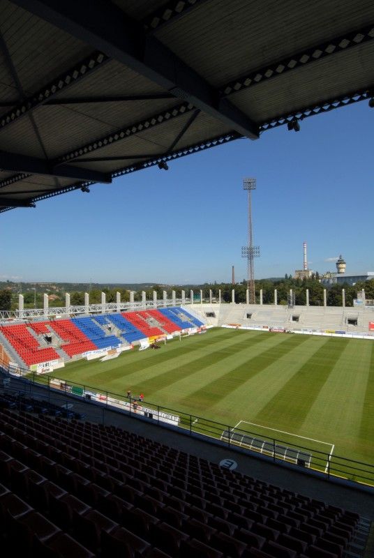 Při pondělním zápase Gambrinus ligy FC Viktoria s AC Sparta Praha budou mít fanoušci k dispozici také sedačky jižní a severní tribuny. Úřad dnes povolil jejich předčasné užívání.