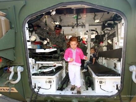 Armáda ČR dnes, 2nd Stryker Cavalry Regiment U.S. Army - V prostoru za řekou u nákupního centra Plaza byl situován reálný armádní kemp s výstavou soudobé výstroje Armády ČR, výstava soudobé americké vojenské techniky 2nd Stryker Cavalry Regiment U.S. Army a historické vojenské ležení Army Club the Czech regiment.
Všichni návštěvníci kempu si s velkým zájmem prohlíželi i vyzkoušeli vystavené exponáty.