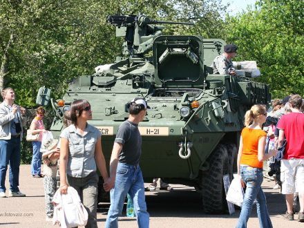 Armáda ČR dnes, 2nd Stryker Cavalry Regiment U.S. Army - V prostoru za řekou u nákupního centra Plaza byl situován reálný armádní kemp s výstavou soudobé výstroje Armády ČR, výstava soudobé americké vojenské techniky 2nd Stryker Cavalry Regiment U.S. Army a historické vojenské ležení Army Club the Czech regiment.
Všichni návštěvníci kempu si s velkým zájmem prohlíželi i vyzkoušeli vystavené exponáty.