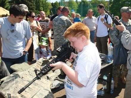 Armáda ČR dnes, 2nd Stryker Cavalry Regiment U.S. Army - V prostoru za řekou u nákupního centra Plaza byl situován reálný armádní kemp s výstavou soudobé výstroje Armády ČR, výstava soudobé americké vojenské techniky 2nd Stryker Cavalry Regiment U.S. Army a historické vojenské ležení Army Club the Czech regiment.
Všichni návštěvníci kempu si s velkým zájmem prohlíželi i vyzkoušeli vystavené exponáty.