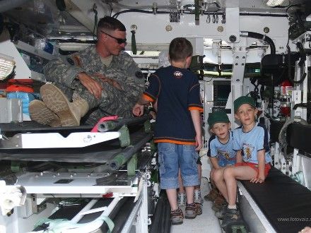 Armáda ČR dnes, 2nd Stryker Cavalry Regiment U.S. Army - V prostoru za řekou u nákupního centra Plaza byl situován reálný armádní kemp s výstavou soudobé výstroje Armády ČR, výstava soudobé americké vojenské techniky 2nd Stryker Cavalry Regiment U.S. Army a historické vojenské ležení Army Club the Czech regiment.
Všichni návštěvníci kempu si s velkým zájmem prohlíželi i vyzkoušeli vystavené exponáty.