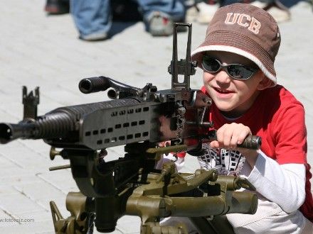 Armáda ČR dnes, 2nd Stryker Cavalry Regiment U.S. Army - V prostoru za řekou u nákupního centra Plaza byl situován reálný armádní kemp s výstavou soudobé výstroje Armády ČR, výstava soudobé americké vojenské techniky 2nd Stryker Cavalry Regiment U.S. Army a historické vojenské ležení Army Club the Czech regiment.
Všichni návštěvníci kempu si s velkým zájmem prohlíželi i vyzkoušeli vystavené exponáty.
