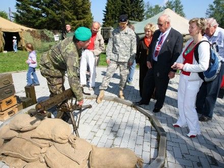 Armáda ČR dnes, 2nd Stryker Cavalry Regiment U.S. Army - V prostoru za řekou u nákupního centra Plaza byl situován reálný armádní kemp s výstavou soudobé výstroje Armády ČR, výstava soudobé americké vojenské techniky 2nd Stryker Cavalry Regiment U.S. Army a historické vojenské ležení Army Club the Czech regiment.
Všichni návštěvníci kempu si s velkým zájmem prohlíželi i vyzkoušeli vystavené exponáty.