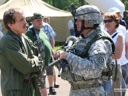 Armáda ČR dnes, 2nd Stryker Cavalry Regiment U.S. Army - V prostoru za řekou u nákupního centra Plaza byl situován reálný armádní kemp s výstavou soudobé výstroje Armády ČR, výstava soudobé americké vojenské techniky 2nd Stryker Cavalry Regiment U.S. Army a historické vojenské ležení Army Club the Czech regiment.
Všichni návštěvníci kempu si s velkým zájmem prohlíželi i vyzkoušeli vystavené exponáty.