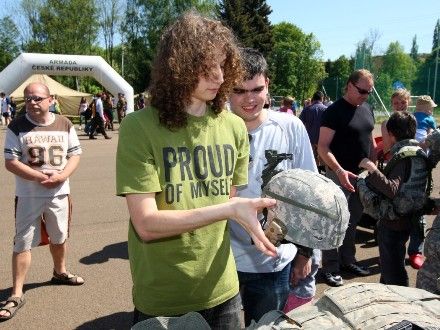 Armáda ČR dnes, 2nd Stryker Cavalry Regiment U.S. Army - V prostoru za řekou u nákupního centra Plaza byl situován reálný armádní kemp s výstavou soudobé výstroje Armády ČR, výstava soudobé americké vojenské techniky 2nd Stryker Cavalry Regiment U.S. Army a historické vojenské ležení Army Club the Czech regiment.
Všichni návštěvníci kempu si s velkým zájmem prohlíželi i vyzkoušeli vystavené exponáty.