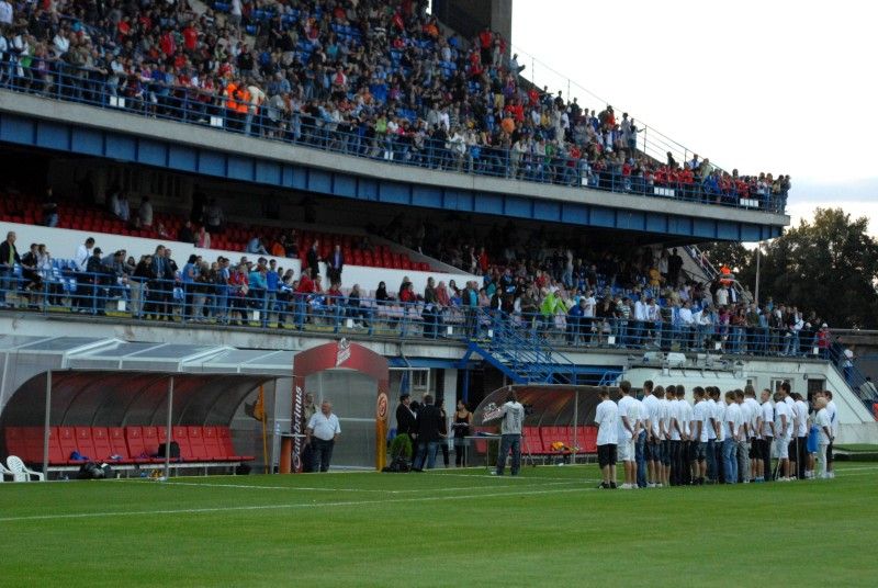 Hráče fotbalové „sedmáctky“ dekorovali o přestávce zápasu FC Viktoria a AC Sparta (29.8.2011) zlatými medailemi Irena Rottová, radní města Plzně pro oblast školství, mládeže a tělovýchovy, a Ivo Grüner, náměstek hejtmana. Mladí viktoriáni získali mistrovský titul dorostenecké ligy v sezoně 2010/2011.