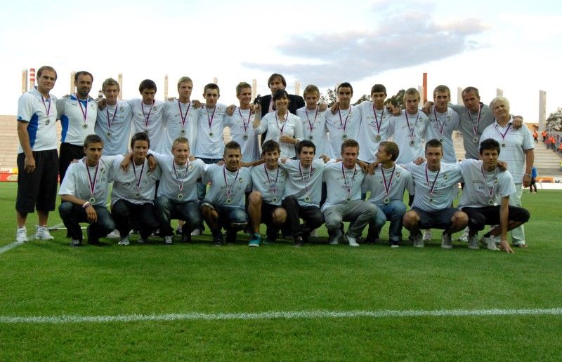 Hráče fotbalové „sedmáctky“ dekorovali o přestávce zápasu FC Viktoria a AC Sparta (29.8.2011) zlatými medailemi Irena Rottová, radní města Plzně pro oblast školství, mládeže a tělovýchovy, a Ivo Grüner, náměstek hejtmana. Mladí viktoriáni získali mistrovský titul dorostenecké ligy v sezoně 2010/2011.