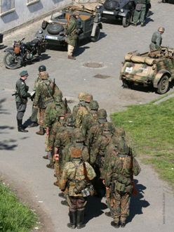 Operace Last Alley - U Rooseveltova mostu proběhla komentovaná bojová ukázka, která byla situována do začátku roku 1945, kdy se sice již Němci vzdávali po statisících, ale některé skupiny ještě stále fanaticky bojovaly.
Během oslav se odehrála bitva celkem třikrát a vždy se setkala s obrovským zájmem publika vč. přítomných veteránů a V.I.P. hostů.