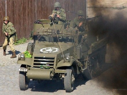 Operace Last Alley - U Rooseveltova mostu proběhla komentovaná bojová ukázka, která byla situována do začátku roku 1945, kdy se sice již Němci vzdávali po statisících, ale některé skupiny ještě stále fanaticky bojovaly.
Během oslav se odehrála bitva celkem třikrát a vždy se setkala s obrovským zájmem publika vč. přítomných veteránů a V.I.P. hostů.