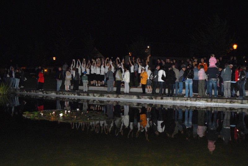 Na den přesně (8.9.2011) rok poté, co Plzeň zvítězila v klání o titul Evropské hlavní město kultury 2015, předala klíče od objektu řediteli společnosti Milanu Svobodovi náměstkyně primátora Eva Herinková.

„Nové sídlo je kontaktním místem pro každého, kdo má dotazy, nápady, připomínky. Zázemí tu bude mít celý tým. Chceme, aby si lidé zvykli chodit mezi nás a věděli, že jsme opravdu otevřená společnost,“ uvedla Yvona Kreuzmannová, umělecká ředitelka projektu při slavnostním otevření, které začalo přesně ve 20.15 hodin.

Součástí doprovodného programu bylo zahájení výstavy fotografií Plzeňských ikon, v letošním roce vybraných mezi muži. „Vloni deset žen, letos deset mužů, ti všichni ve svém životě něco zajímavého dokázali a jsou významní. Žijí tu s námi a Plzeň je potřebuje. A jsou důležití i pro projekt Evropské hlavní město kultury a jeho úspěšné naplnění, protože v přeneseném slova smyslu je ikona i magickým symbolem pro zajištění úspěchu,“ prohlásil při vernisáži primátor Martin Baxa. Autorem snímků je 