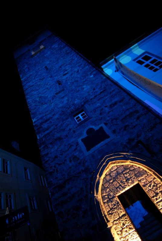 Na den přesně (8.9.2011) rok poté, co Plzeň zvítězila v klání o titul Evropské hlavní město kultury 2015, předala klíče od objektu řediteli společnosti Milanu Svobodovi náměstkyně primátora Eva Herinková.

„Nové sídlo je kontaktním místem pro každého, kdo má dotazy, nápady, připomínky. Zázemí tu bude mít celý tým. Chceme, aby si lidé zvykli chodit mezi nás a věděli, že jsme opravdu otevřená společnost,“ uvedla Yvona Kreuzmannová, umělecká ředitelka projektu při slavnostním otevření, které začalo přesně ve 20.15 hodin.

Součástí doprovodného programu bylo zahájení výstavy fotografií Plzeňských ikon, v letošním roce vybraných mezi muži. „Vloni deset žen, letos deset mužů, ti všichni ve svém životě něco zajímavého dokázali a jsou významní. Žijí tu s námi a Plzeň je potřebuje. A jsou důležití i pro projekt Evropské hlavní město kultury a jeho úspěšné naplnění, protože v přeneseném slova smyslu je ikona i magickým symbolem pro zajištění úspěchu,“ prohlásil při vernisáži primátor Martin Baxa. Autorem snímků je 