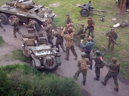 Operace Last Alley - U Rooseveltova mostu proběhla komentovaná bojová ukázka, která byla situována do začátku roku 1945, kdy se sice již Němci vzdávali po statisících, ale některé skupiny ještě stále fanaticky bojovaly.
Během oslav se odehrála bitva celkem třikrát a vždy se setkala s obrovským zájmem publika vč. přítomných veteránů a V.I.P. hostů.