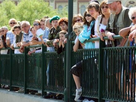 Operace Last Alley - U Rooseveltova mostu proběhla komentovaná bojová ukázka, která byla situována do začátku roku 1945, kdy se sice již Němci vzdávali po statisících, ale některé skupiny ještě stále fanaticky bojovaly.
Během oslav se odehrála bitva celkem třikrát a vždy se setkala s obrovským zájmem publika vč. přítomných veteránů a V.I.P. hostů.