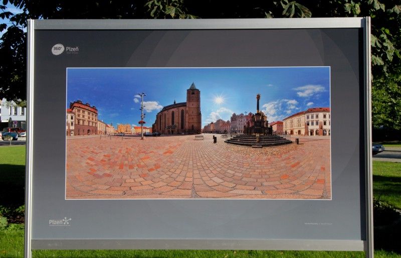 Výstava patnácti panoramatických fotografií, která prezentovala město Plzeň v prostorách pražské Vladštejnské zahrady, se přesunula do plzeňských Křižíkových sadů. Do 2. října si návštěvníci budou moci prohlédnout záběry přibližující město v úhlu 360° x 180°. Díky zajímavým prostorovým deformacím s prohnutými liniemi mají snímky zcela jinou realitu. Vernisáž výstavy, které se zúčastnil primátor Martin Baxa, se konala v pondělí 12. září.