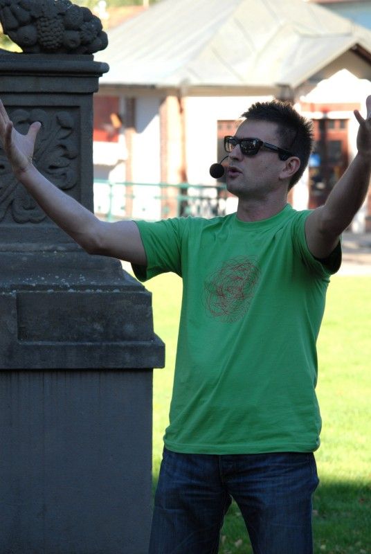 Výstava patnácti panoramatických fotografií, která prezentovala město Plzeň v prostorách pražské Vladštejnské zahrady, se přesunula do plzeňských Křižíkových sadů. Do 2. října si návštěvníci budou moci prohlédnout záběry přibližující město v úhlu 360° x 180°. Díky zajímavým prostorovým deformacím s prohnutými liniemi mají snímky zcela jinou realitu. Vernisáž výstavy, které se zúčastnil primátor Martin Baxa, se konala v pondělí 12. září.