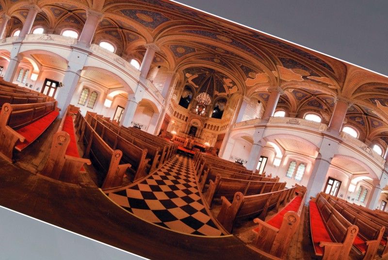 Výstava patnácti panoramatických fotografií, která prezentovala město Plzeň v prostorách pražské Vladštejnské zahrady, se přesunula do plzeňských Křižíkových sadů. Do 2. října si návštěvníci budou moci prohlédnout záběry přibližující město v úhlu 360° x 180°. Díky zajímavým prostorovým deformacím s prohnutými liniemi mají snímky zcela jinou realitu. Vernisáž výstavy, které se zúčastnil primátor Martin Baxa, se konala v pondělí 12. září.