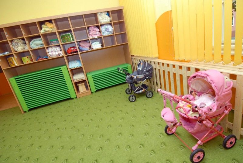 Městu se daří zvyšovat počet míst v mateřských školách. Nová třída s kapacitou 28 dětí byla jako odloučené pracoviště 51. MŠ v Částkově ulici zřízena v málo využívaných učebnách hudební a výtvarné výchovy Masarykovy základní školy na Jiráskovo náměstí. Na investicích do stavebních úprav se podílelo město a druhý městský obvod částkou 1,3 milionu korun.  Zeď mezi třídami byla probourána a vznikl v nich prostor pro hraní, jídelní koutek a kuchyňka. Pro potřeby školky bylo upraveno i sociální zařízení a šatna.

„Prostory nám nabídla k využití přímo ředitelka Masarykovy základní školy. Vzhledem k tomu, že poptávka po volných místech ve školkách výrazně převyšuje nabídku a prostory se dispozičně hodily pro tento účel, s investicí jsme neváhali,“ uvedla Irena Rottová, radní pro oblast školství, mládeže, sportu a životního prostředí, která se zúčastnila slavnostního otevření nové třídy (19.9.2011).

Nedostatečná kapacita mateřských škol patří k jednomu z velkých problémů, s kterými se město v současné době potýk