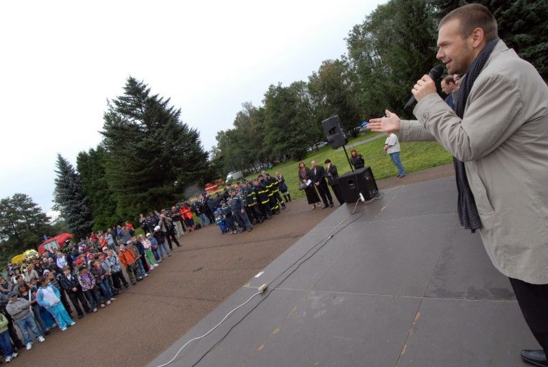 V areálu bývalého Výstaviště za obchodním domem Plaza se 19. září 2011 konal Den s integrovaným záchranným systémem (IZS). Pro návštěvníky zde byly připraveny ukázky výcviku, zásahu u dopravní nehody i slaňování. Zájemci si mohli vyzkoušet BESIP jízdu zručnosti, simulátor nárazu a převracení nebo zjistit, zda by v případě nutnosti byli schopni správně poskytnout první pomoc.

V pořadí již třetí ročník Dne s integrovaným záchranným systémem zahájil primátor Martin Baxa spolu se zástupci všech složek IZS. „Je důležité si připomenout, kdo jsou ti, na nichž závisí náš život, naše zdraví i ochrana našeho majetku. Všichni ti, kteří nám pomáhají, abychom se z krizových situací dostali bez úhony,“ uvedl primátor a poděkoval všem zúčastněným složkám za jejich práci.

Radní pro bezpečnost Robert Houdek byl především potěšen velkou účastí školáků. „Vidím zde mnoho mladých lidí a dětí a je dobře, že se s činností integrovaného záchranného systému seznámí. Nikdy neví, kdy to budou potřebovat.“ uvedl radní.

Akci při