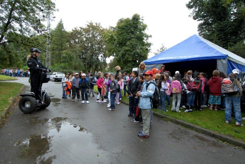 V areálu bývalého Výstaviště za obchodním domem Plaza se 19. září 2011 konal Den s integrovaným záchranným systémem (IZS). Pro návštěvníky zde byly připraveny ukázky výcviku, zásahu u dopravní nehody i slaňování. Zájemci si mohli vyzkoušet BESIP jízdu zručnosti, simulátor nárazu a převracení nebo zjistit, zda by v případě nutnosti byli schopni správně poskytnout první pomoc.

V pořadí již třetí ročník Dne s integrovaným záchranným systémem zahájil primátor Martin Baxa spolu se zástupci všech složek IZS. „Je důležité si připomenout, kdo jsou ti, na nichž závisí náš život, naše zdraví i ochrana našeho majetku. Všichni ti, kteří nám pomáhají, abychom se z krizových situací dostali bez úhony,“ uvedl primátor a poděkoval všem zúčastněným složkám za jejich práci.

Radní pro bezpečnost Robert Houdek byl především potěšen velkou účastí školáků. „Vidím zde mnoho mladých lidí a dětí a je dobře, že se s činností integrovaného záchranného systému seznámí. Nikdy neví, kdy to budou potřebovat.“ uvedl radní.

Akci při