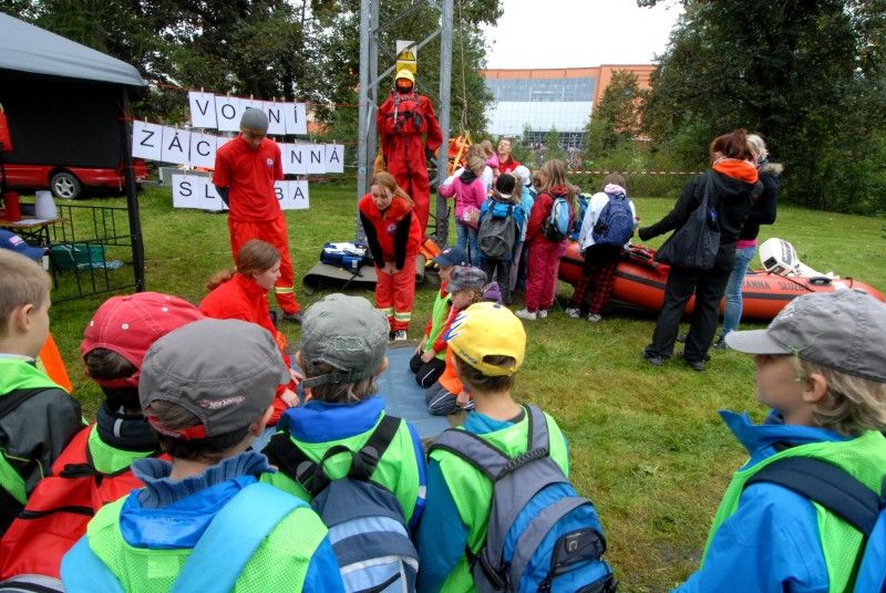 V areálu bývalého Výstaviště za obchodním domem Plaza se 19. září 2011 konal Den s integrovaným záchranným systémem (IZS). Pro návštěvníky zde byly připraveny ukázky výcviku, zásahu u dopravní nehody i slaňování. Zájemci si mohli vyzkoušet BESIP jízdu zručnosti, simulátor nárazu a převracení nebo zjistit, zda by v případě nutnosti byli schopni správně poskytnout první pomoc.

V pořadí již třetí ročník Dne s integrovaným záchranným systémem zahájil primátor Martin Baxa spolu se zástupci všech složek IZS. „Je důležité si připomenout, kdo jsou ti, na nichž závisí náš život, naše zdraví i ochrana našeho majetku. Všichni ti, kteří nám pomáhají, abychom se z krizových situací dostali bez úhony,“ uvedl primátor a poděkoval všem zúčastněným složkám za jejich práci.

Radní pro bezpečnost Robert Houdek byl především potěšen velkou účastí školáků. „Vidím zde mnoho mladých lidí a dětí a je dobře, že se s činností integrovaného záchranného systému seznámí. Nikdy neví, kdy to budou potřebovat.“ uvedl radní.

Akci při