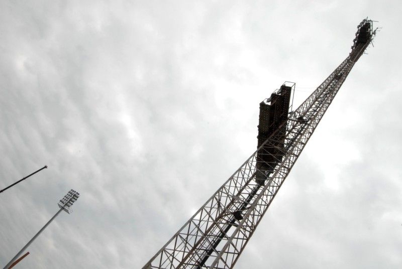 Práce na fotbalovém stadionu ve Štruncových sadech pokračují. Po ukotvení nosníků jsou postupně zastřešovány nové tribuny (severní i východní). Z tohoto důvodu je pro fanoušky dočasně uzavřena severní tribuna, která již byla v provozu. Stavební práce jsou v plném proudu i z vnější strany stadionu, především pak na té severní, kde je budováno nové parkoviště.