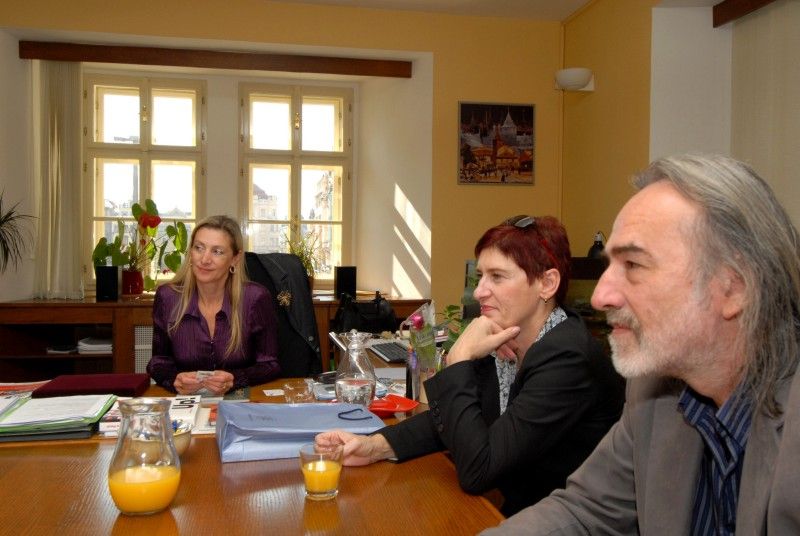 Od včerejšího dne jsou na návštěvě Plzně tři zástupci organizačního výboru Varna – Evropské hlavní město kultury 2019. Do Plzně přijeli „na zkušenou“ za členy týmu Plzeň 2015. Po včerejší diskusi v sídle společnosti je dnes (27.9.2011) čekala prohlídka centra města a přijetí na radnici náměstkyní primátora pro kulturu Evou Herinkovou. Odpoledne zavítali do Pivovarského muzea.