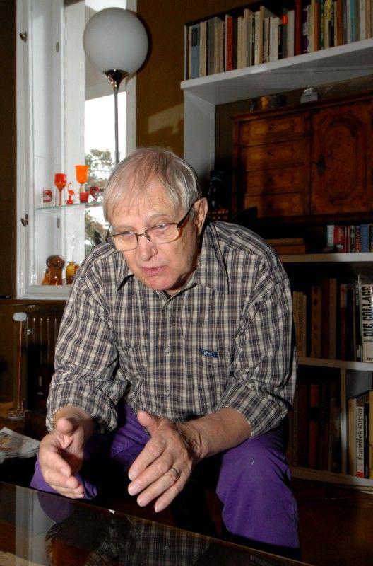 Neuvěřitelně vtipný, skvělý vypravěč, plný energie a optimismu, muž mnoha talentů – takový je  Jiří Suchý. U příležitosti jeho 80. narozenin, které v Plzni oslaví 26. října koncertem v kulturním domě Peklo, ho redakce Radničních listů požádala o rozhovor.

K jedné ze svých vzpomínek na Plzeň Jiří Suchý v rozhovoru (11.10.2011) říká: „...Pak následovaly vlídné vzpomínky na americkou armádu. Jel jsem hned za tetičkou na návštěvu, protože jsem byl na Američany zvědavý. My jsme v Praze měli sovětskou armádu, tu už jsem měl občíhlou, ale tam v Plzni to byl jiný svět. Oni byli elegantní, jejich uniformy měly šmrnc a švih. Hrozně se mi to líbilo... .“