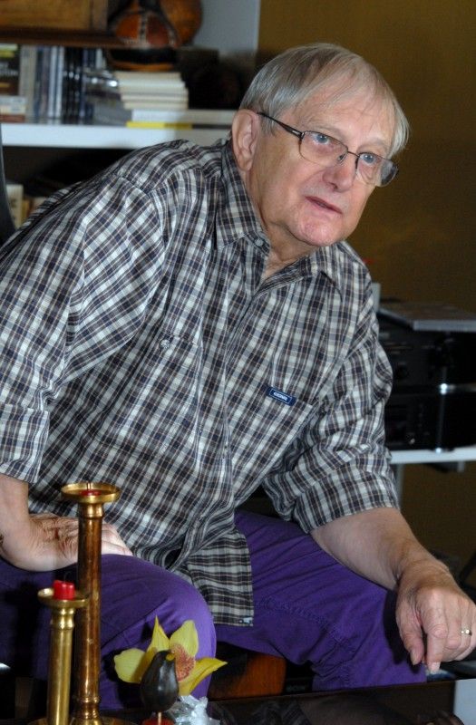 Neuvěřitelně vtipný, skvělý vypravěč, plný energie a optimismu, muž mnoha talentů – takový je  Jiří Suchý. U příležitosti jeho 80. narozenin, které v Plzni oslaví 26. října koncertem v kulturním domě Peklo, ho redakce Radničních listů požádala o rozhovor.

K jedné ze svých vzpomínek na Plzeň Jiří Suchý v rozhovoru (11.10.2011) říká: „...Pak následovaly vlídné vzpomínky na americkou armádu. Jel jsem hned za tetičkou na návštěvu, protože jsem byl na Američany zvědavý. My jsme v Praze měli sovětskou armádu, tu už jsem měl občíhlou, ale tam v Plzni to byl jiný svět. Oni byli elegantní, jejich uniformy měly šmrnc a švih. Hrozně se mi to líbilo... .“