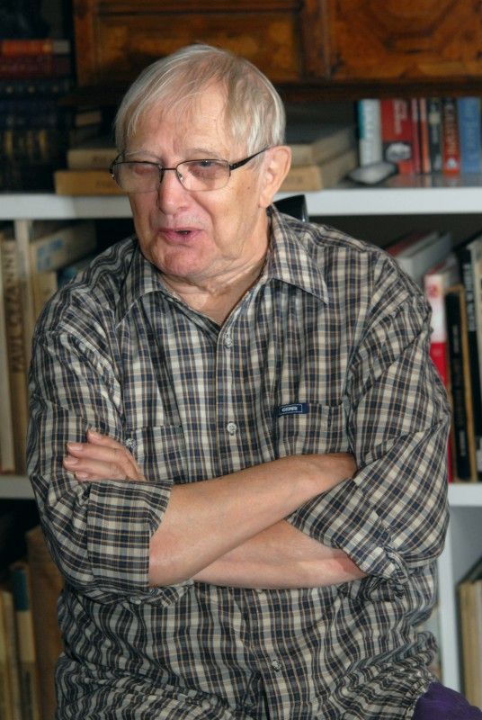 Neuvěřitelně vtipný, skvělý vypravěč, plný energie a optimismu, muž mnoha talentů – takový je  Jiří Suchý. U příležitosti jeho 80. narozenin, které v Plzni oslaví 26. října koncertem v kulturním domě Peklo, ho redakce Radničních listů požádala o rozhovor.

K jedné ze svých vzpomínek na Plzeň Jiří Suchý v rozhovoru (11.10.2011) říká: „...Pak následovaly vlídné vzpomínky na americkou armádu. Jel jsem hned za tetičkou na návštěvu, protože jsem byl na Američany zvědavý. My jsme v Praze měli sovětskou armádu, tu už jsem měl občíhlou, ale tam v Plzni to byl jiný svět. Oni byli elegantní, jejich uniformy měly šmrnc a švih. Hrozně se mi to líbilo... .“