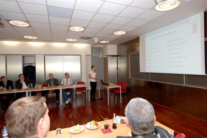 Výstavba druhé etapy Plzeňského vědecko technologického parku II na území Městského industriálního parku Plzeň – Borská pole bude dokončena před plánovaným termínem. Prostory určené pro inovační podnikání otevřou své dveře firmám již v dubnu příštího roku. Současná infrastruktura určená pro rozvoj malého a středního podnikání v Plzni, která podporuje inovační záměry podnikatelských subjektů a aplikovaný výzkum, bude rozšířena o sedm polyfunkčních budov nabízejících 6.425 metrů čtverečních ploch určených k pronájmu.

Staveniště bylo firmě Metrostav předáno na konci minulého roku.  Od té doby pokračuje výstavba ve velmi rychlém tempu. Díky kvalitní koordinaci prací, logistice a dobré práci realizačního týmu se předpokládá zkrácení termínu výstavby, který byl plánován na konec června 2012. Aktuálně jsou dokončeny hrubé stavby všech objektů včetně obvodových plášťů a střech, firma provádí práce na vnitřních instalacích a jsou dokončeny veškeré inženýrské sítě v areálu. K dokončení díla zbývá zkompletovat instal