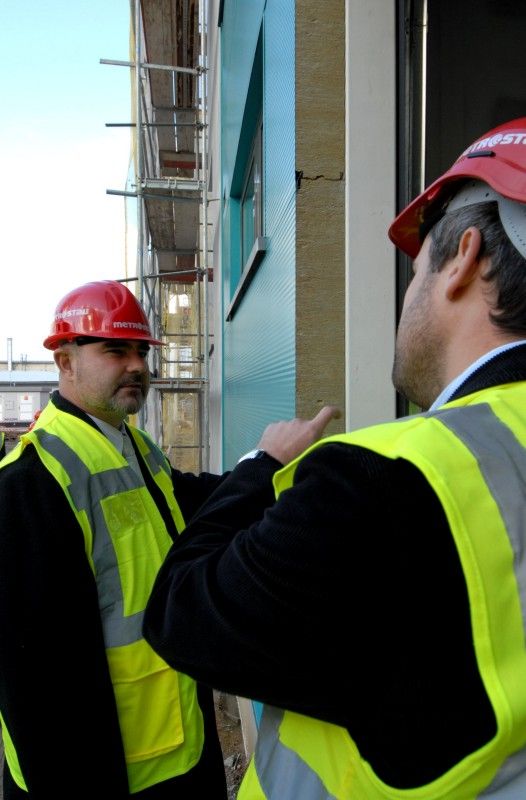Výstavba druhé etapy Plzeňského vědecko technologického parku II na území Městského industriálního parku Plzeň – Borská pole bude dokončena před plánovaným termínem. Prostory určené pro inovační podnikání otevřou své dveře firmám již v dubnu příštího roku. Současná infrastruktura určená pro rozvoj malého a středního podnikání v Plzni, která podporuje inovační záměry podnikatelských subjektů a aplikovaný výzkum, bude rozšířena o sedm polyfunkčních budov nabízejících 6.425 metrů čtverečních ploch určených k pronájmu.

Staveniště bylo firmě Metrostav předáno na konci minulého roku.  Od té doby pokračuje výstavba ve velmi rychlém tempu. Díky kvalitní koordinaci prací, logistice a dobré práci realizačního týmu se předpokládá zkrácení termínu výstavby, který byl plánován na konec června 2012. Aktuálně jsou dokončeny hrubé stavby všech objektů včetně obvodových plášťů a střech, firma provádí práce na vnitřních instalacích a jsou dokončeny veškeré inženýrské sítě v areálu. K dokončení díla zbývá zkompletovat instal