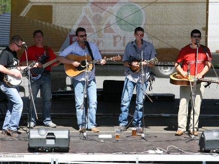 Koncerty - Na Slavnostech svobody 2009 vystoupily bezmála tři desítky kapel a hudebních seskupení, koncerty probíhaly na scénách na náměstí Republiky a v amfiteátru Plaza. Počasí se vydařilo a hudební produkce byla jako vždy vynikající, o čemž svědčila i plná hlediště.