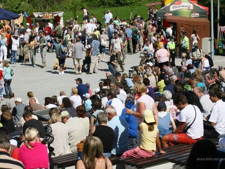 Koncerty - Na Slavnostech svobody 2009 vystoupily bezmála tři desítky kapel a hudebních seskupení, koncerty probíhaly na scénách na náměstí Republiky a v amfiteátru Plaza. Počasí se vydařilo a hudební produkce byla jako vždy vynikající, o čemž svědčila i plná hlediště.