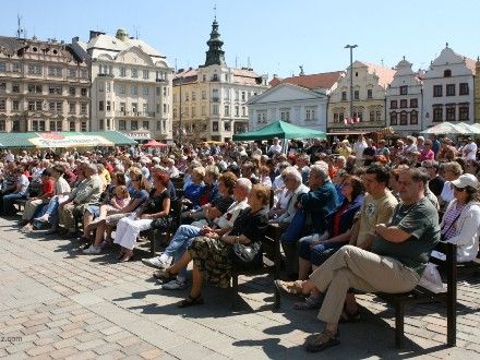 Koncerty - Na Slavnostech svobody 2009 vystoupily bezmála tři desítky kapel a hudebních seskupení, koncerty probíhaly na scénách na náměstí Republiky a v amfiteátru Plaza. Počasí se vydařilo a hudební produkce byla jako vždy vynikající, o čemž svědčila i plná hlediště.