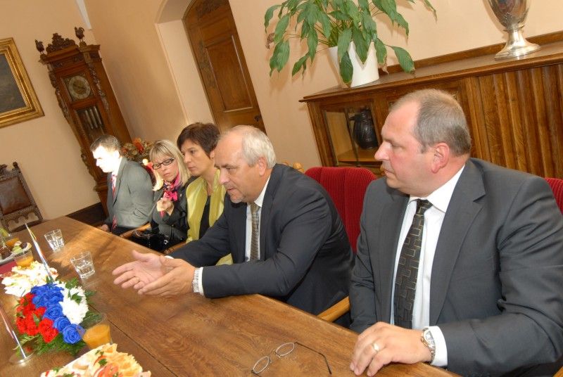 Na dvoudenní návštěvu přijel dnes (21.10.2011) do Plzně primátor Žiliny Igor Choma. Odpoledne jej na radnici oficiálně přivítal primátor Martin Baxa společně s náměstkyní Evou Herinkovou. Vzhledem k právě konajícím se Česko-Slovenským dnům přišel primátor Choma na setkání v doprovodu J. E. Petera Brňa, velvyslance Slovenské republiky v ČR, Jana Pekára, předsedy regionální Obce Slováků a Michala Sochora, předsedy plzeňského Slovensko-českého klubu.