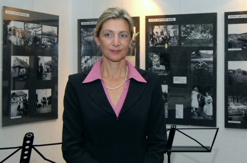 Příležitostné snímky Josefa Skupy a fotoamatéra Antonína Kárla tvoří od 24. října 2011 výstavu v mázhauzu plzeňské radnice. Autor Stanislav Bukovský ji nazval První republika. Soubor fotografií světoznámého loutkáře a malíře profesora Skupy se veřejnosti představuje poprvé. Fotografie dětí naznačují, jaký byl Skupa citlivý a také pohotový fotoreportér. Snímky dokládají nejen jeho bytostný vztah k dětem, ale i všestranný talent.