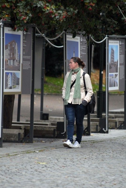 Možnost prohlédnout si stavby oceněné v osmém ročníku soutěže Stavba roku Plzeňského kraje 2010 mají od úterý 25. října 2011 všichni, kteří zavítají do 14. prosince před Studijní a vědeckou knihovnu Plzeňského kraje. Právě tam totiž začala výstava, která prezentuje zejména sedmnáct oceněných a nominovaných staveb ze čtyřiceti čtyř přihlášených do soutěže Stavba roku Plzeňského kraje 2010. Výstavu připravil Útvar koncepce a rozvoje města Plzně ve spolupráci s Odborem prezentace a marketingu MMP.
