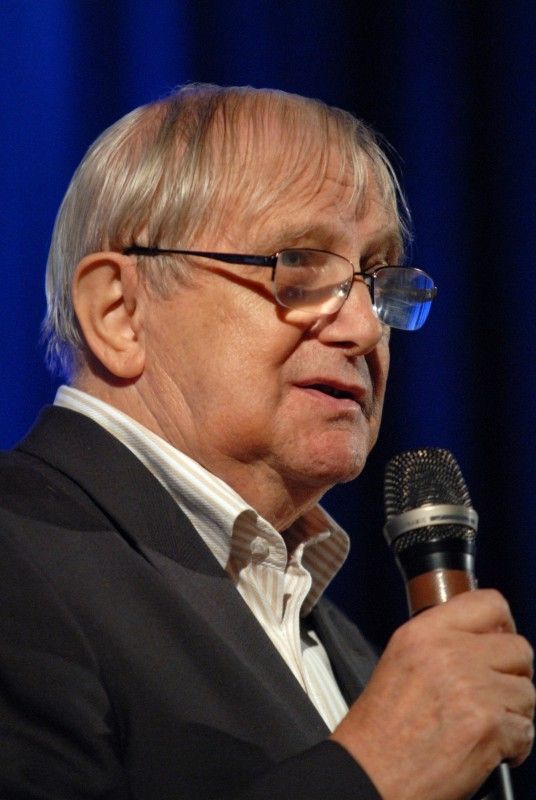 Koncertem svých písniček oslavil 26. října 2011 v sále kulturního domu Peklo osmdesátiny hudebník a divadelník Jiří Suchý. Na pódiu jej doprovázela kapela divadla Semafor a dlouholetá divadelní partnerka Jitka Molavcová. Od primátora Martina Baxy převzal Jiří Suchý, který je od svých sedmdesátin čestným občanem Plzně, pamětní stříbrnou medaili.