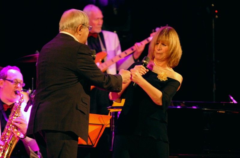 Koncertem svých písniček oslavil 26. října 2011 v sále kulturního domu Peklo osmdesátiny hudebník a divadelník Jiří Suchý. Na pódiu jej doprovázela kapela divadla Semafor a dlouholetá divadelní partnerka Jitka Molavcová. Od primátora Martina Baxy převzal Jiří Suchý, který je od svých sedmdesátin čestným občanem Plzně, pamětní stříbrnou medaili.